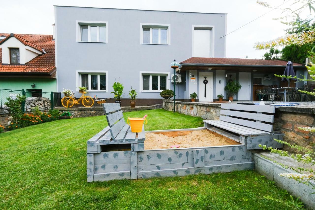 Apartment Livi Mikulov Bagian luar foto